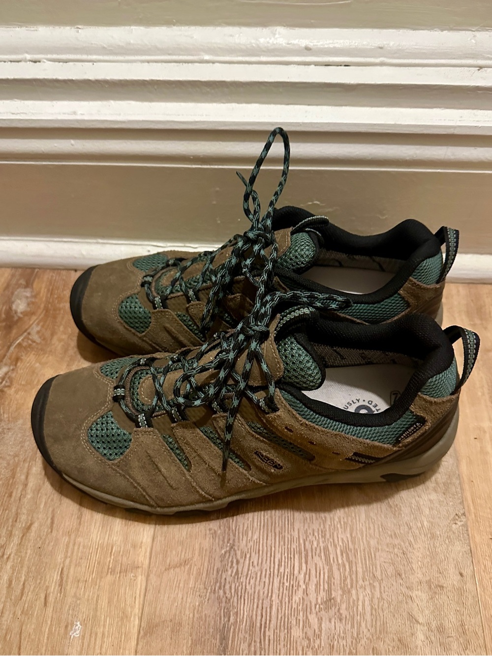 Women’s Keens Brown & Green Outdoor Hiking Shoe Size 11